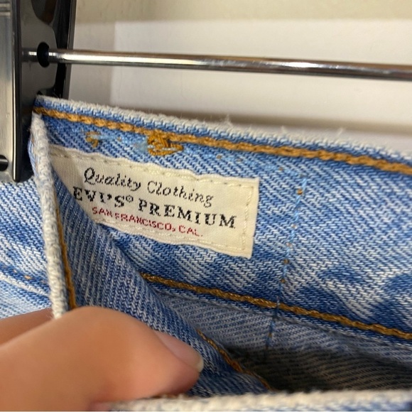 Levi's Light Wash Distressed Button Fly 501 Denim Jeans - Picture 4 of 5